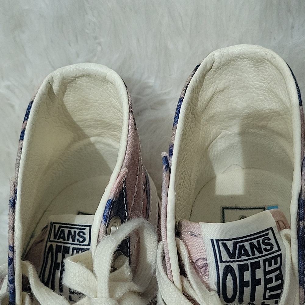 Vans - Picture 5 of 6